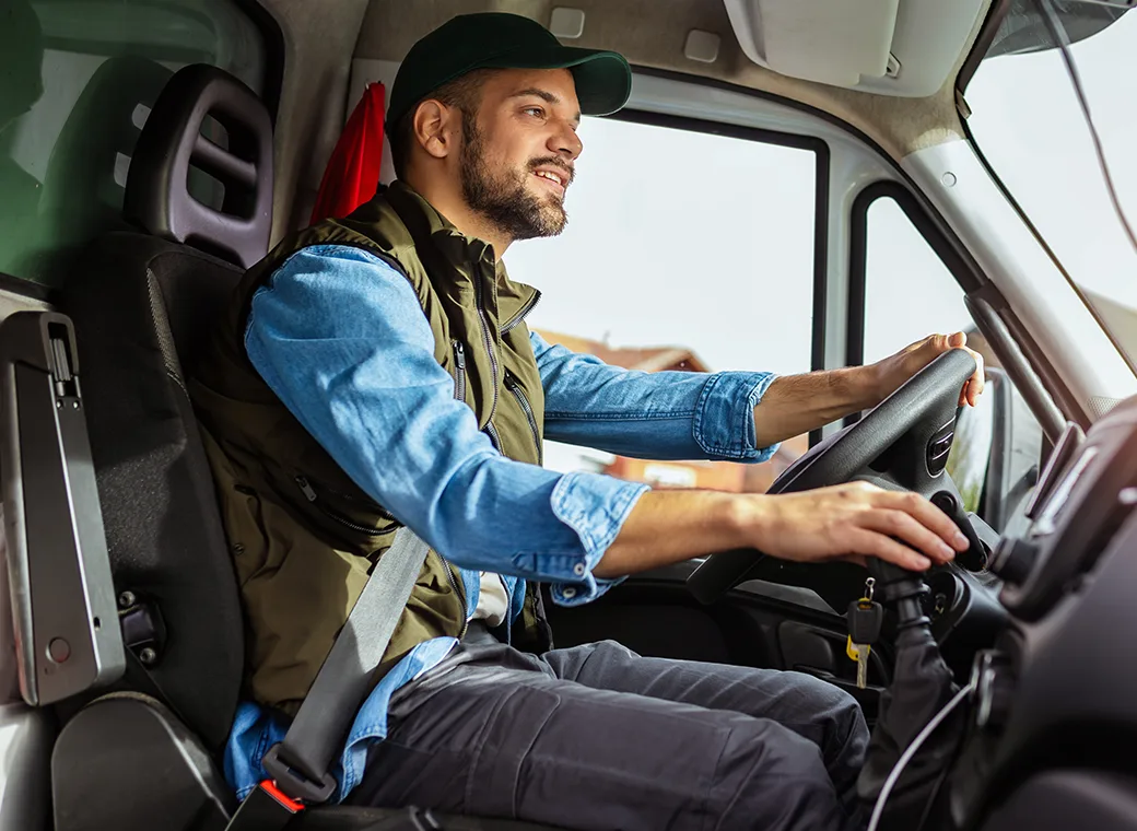 Hombre manejando