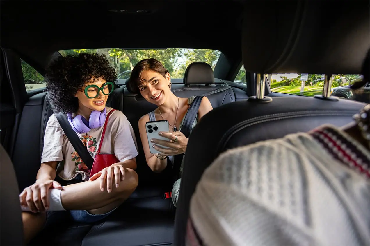 personas en un vehiculo