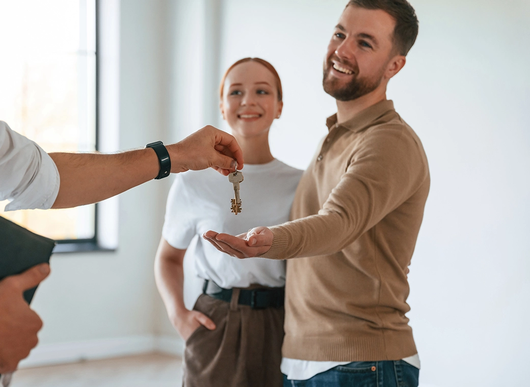 Entrega de llaves felices