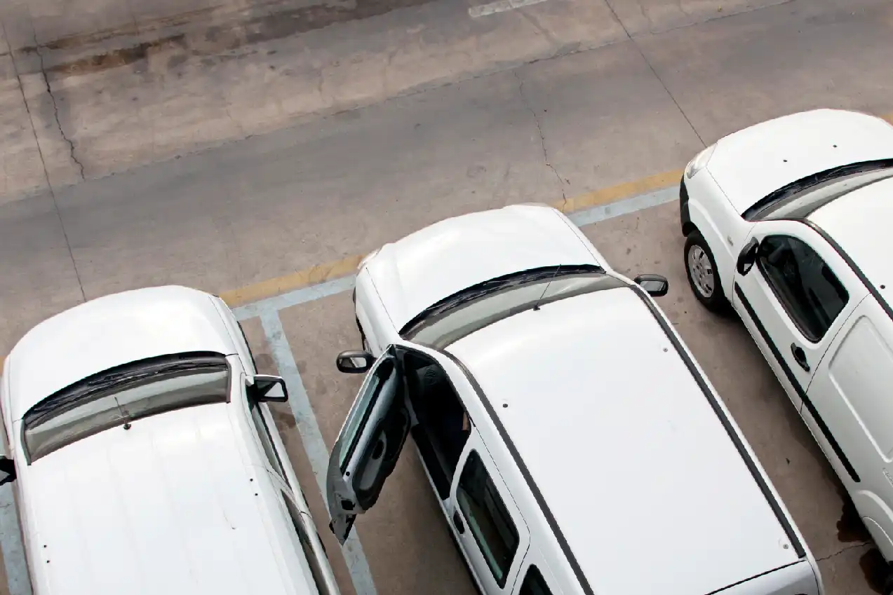 Vehículos estatales estacionados  