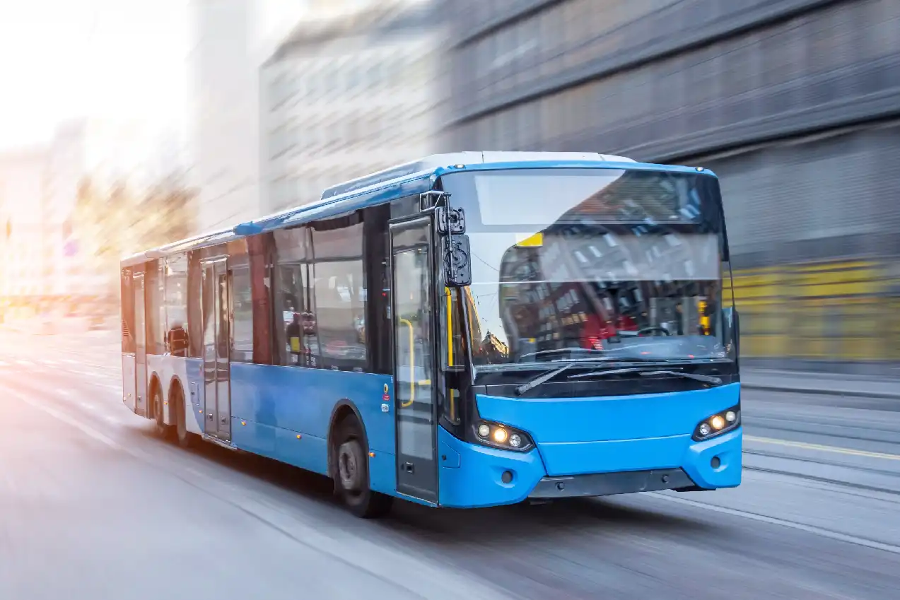 Bus en movimiento 