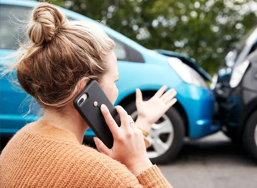 Mujer en una llamada