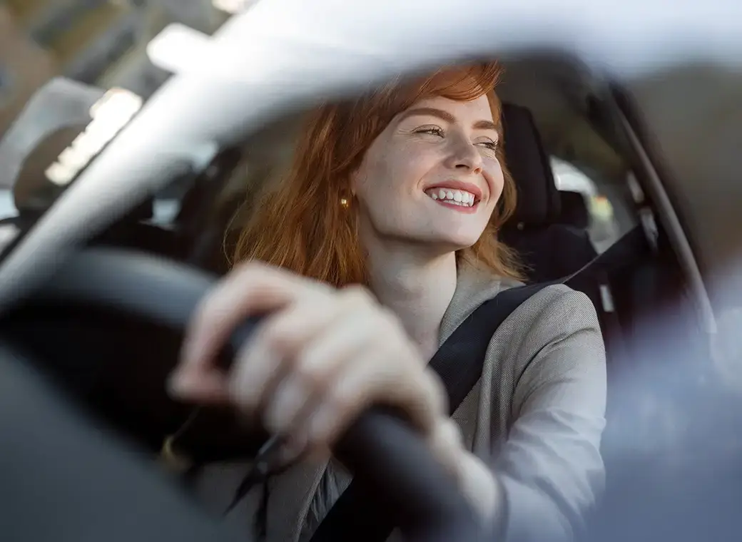 Mujer conduciendo