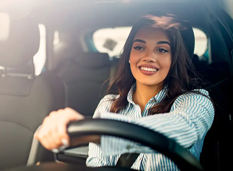 Mujer conduciendo 